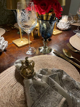 Load image into Gallery viewer, The Ave Reina Napkin Ring - Set of 4